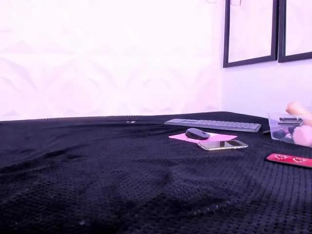 antonnella-lopez on BongaCams