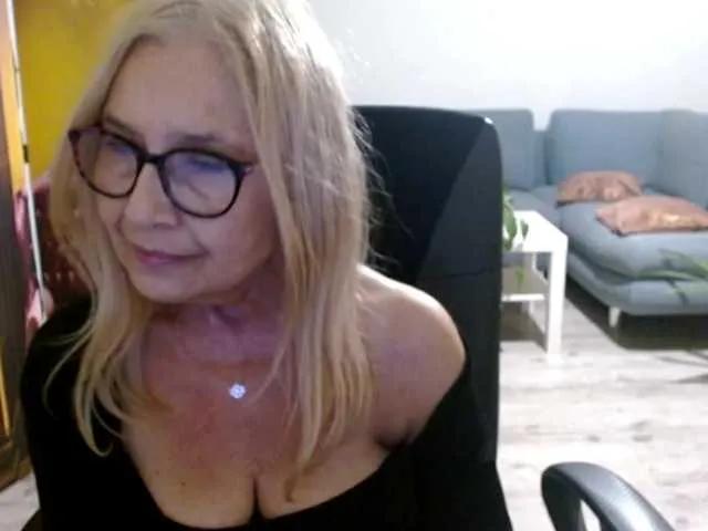 BlondeSofia's avatar