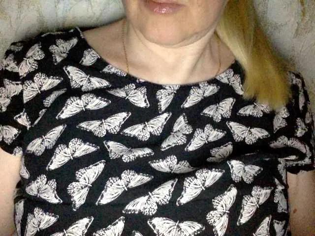 BlondyVio — Your  body  and  your  cock :)
Smart, interesting and generous men.