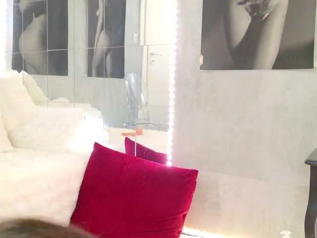 celia-chanel — Hi guys! Celia is here! Follow me and let's have fun! #firtsweek #lovenseon #new #athletic