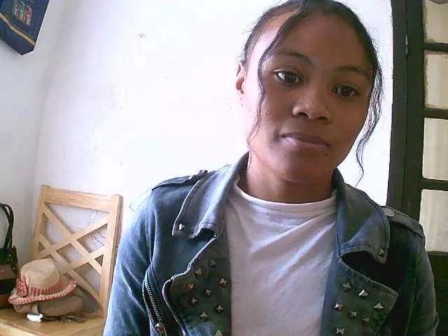Dilliannah on BongaCams 