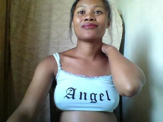 Dilliannah on BongaCams 