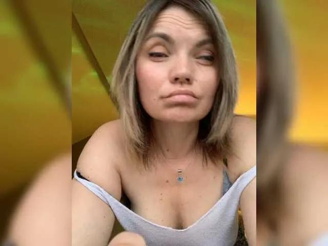 Ella-Pearlie on BongaCams