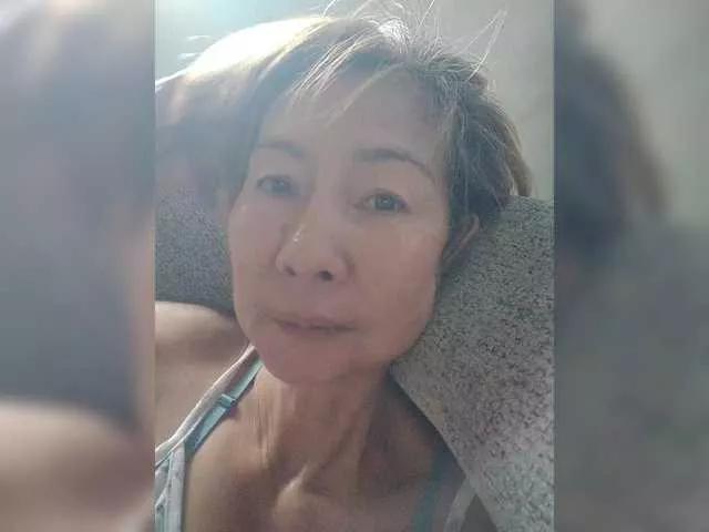 EllaStar on BongaCams 