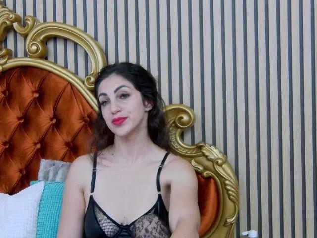 EmmaSkyes on BongaCams 