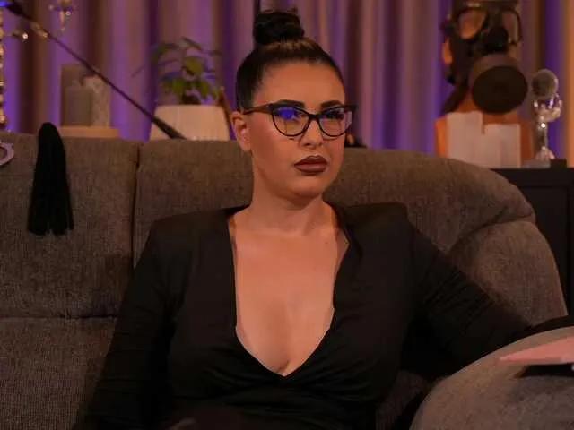 KellyKent on BongaCams