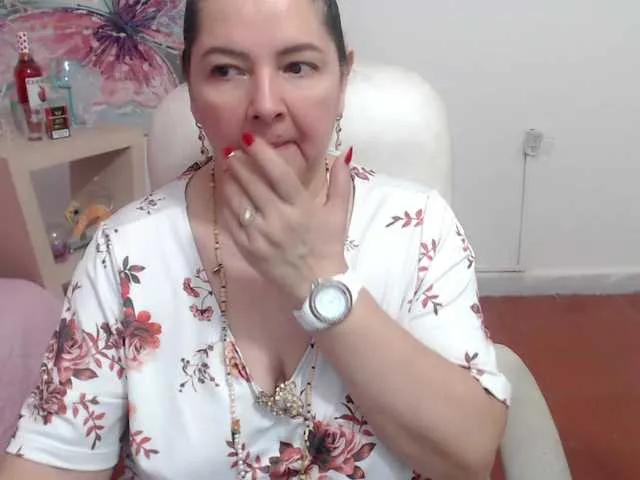 leonela on BongaCams