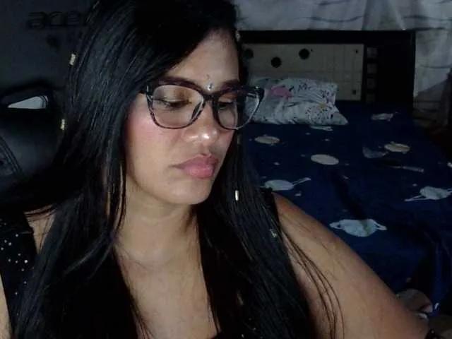Letty33 on BongaCams 