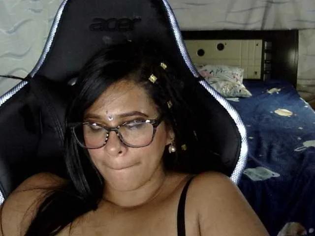 Letty33 on BongaCams 