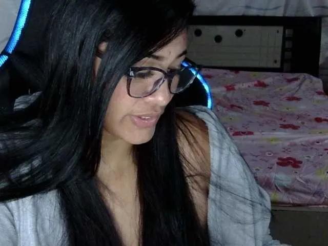 Letty33 on BongaCams