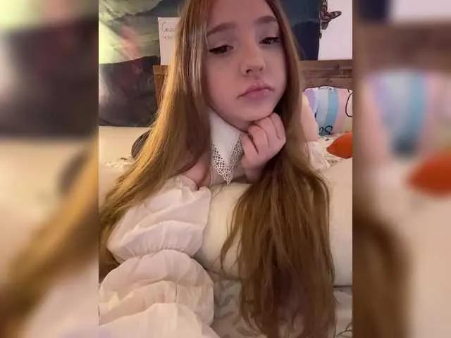 LittleDelora on BongaCams