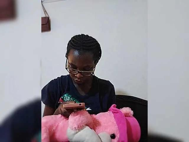 petitehotgirl on BongaCams