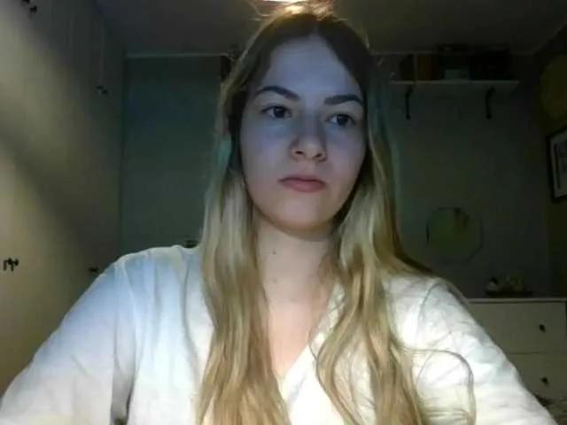 RosieJune on BongaCams