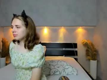 camilla_kelly — GOAL: hand bra [0 tokens remaining] Hi im Camilla and i want to have fun with you #skinny #shy #nonude #lovense #new