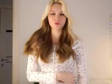 emmiemurray — g: Lick my finger close to cam  / Call me Aurora, I'm from Venice, I'm #18 y.o. Will you be my friend? #shy #new #teen #blond [25 tokens remaining]