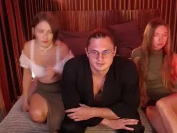 goddess_marylin — Goal: Sensual dance #threesome #elegant  #natural #feet #nonude [49 tokens remaining]