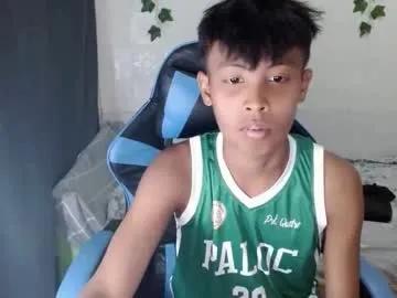 urguydennis on Chaturbate