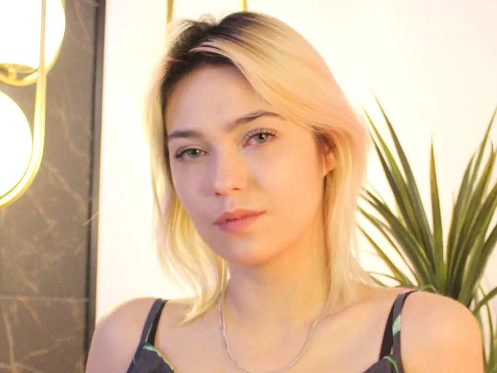 AlysiaBennet — Get ready for ratings, a bit of humiliation if you're my good slave, and sessions where I love to tease you. Oh, and I have a thing for heels... so you can expect some foot content too (but just to look, no licking!). What really turns me on is a...