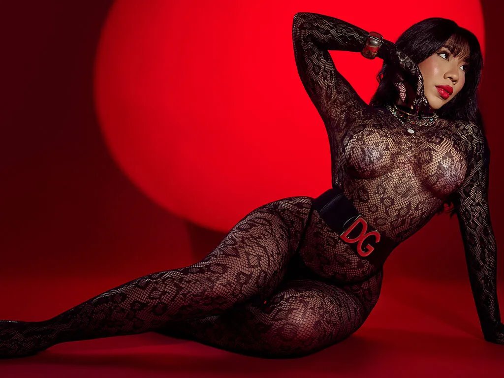 EvaParkert — I like real connection, beautiful words, and glances that say more than a thousand phrases.
I enjoy slow desire, chemistry built the right way, and moments full of sensuality. 