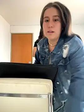 Amber_rose_outdoors — flash vagina