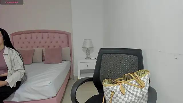 Bella__Wood on StripChat