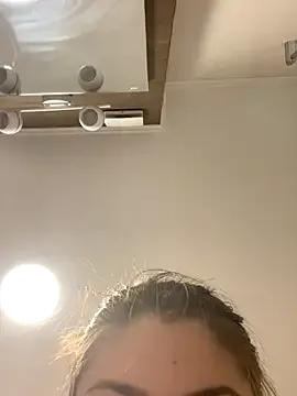 dollydoll_ on StripChat