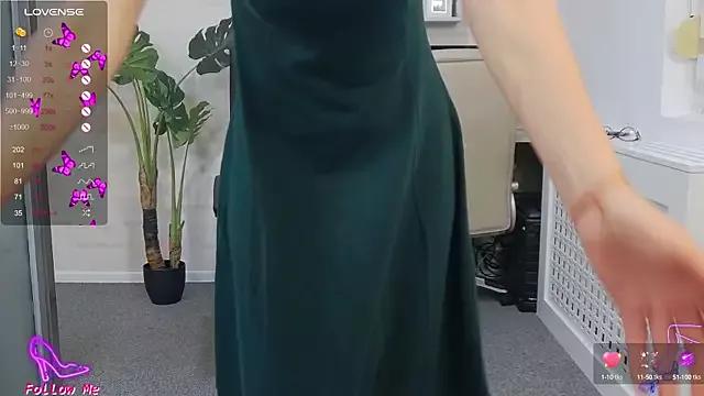 EllaMilf_ on StripChat 