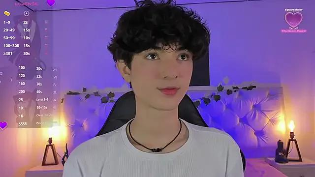 Elliot_younngg on StripChat