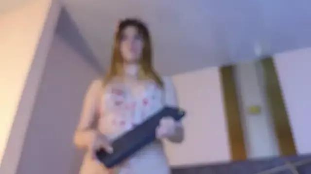 Emmaa_Blonde on StripChat 