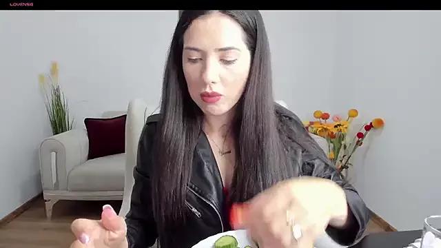 Emmapmg on StripChat 
