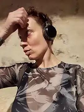 Exhibitionsplit — Kinky house wifeSQUIRT