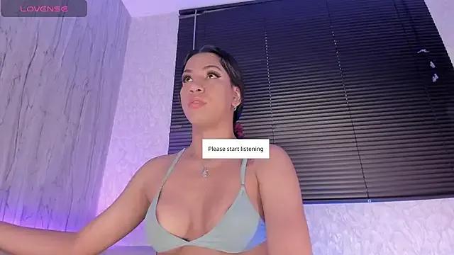 LaiilyBell12 on StripChat 