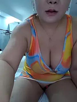 LILYsweetfcup on StripChat 