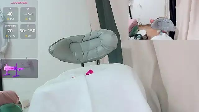 LILYsweetfcup on StripChat 