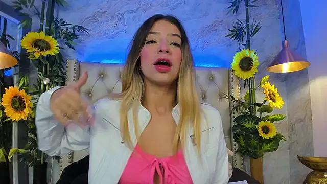 LittleeJaz on StripChat 