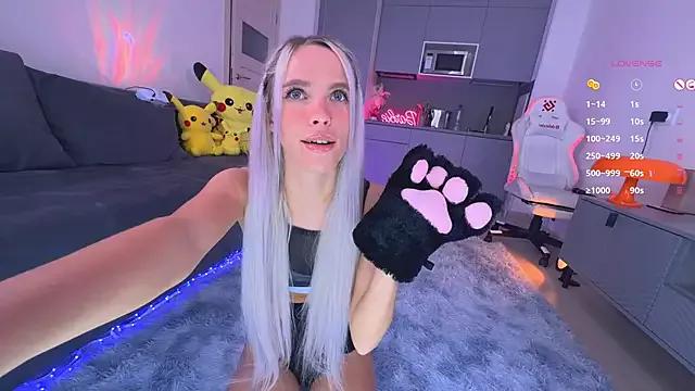 mikkixmeow on StripChat 