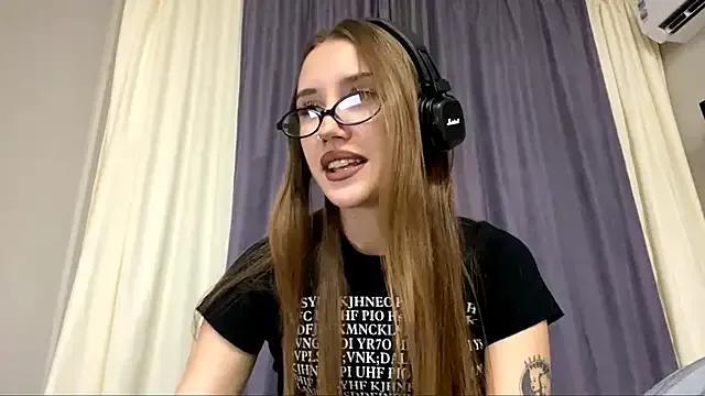 Milena_Awesome — Lips teasing