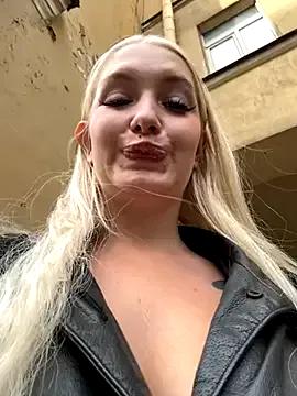 Milkyy_wway — Camel toe on public