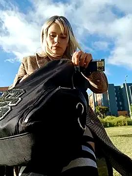 Misscata1106 — Show titis public 