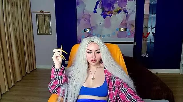 MissisCaty on StripChat 