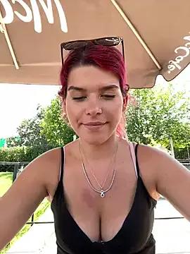 RiriRoseey on StripChat 