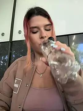 RiriRoseey on StripChat 