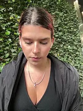 RiriRoseey on StripChat 