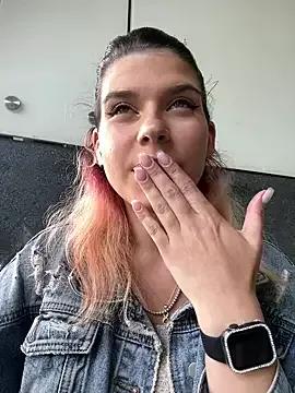 RiriRoseey on StripChat 