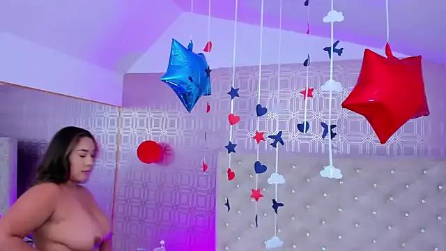 Sara_Desire on StripChat 