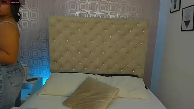 Sara_Desire on StripChat
