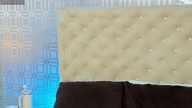 Sara_Desire on StripChat 