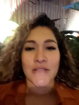 Sara_smiiith211 on StripChat 