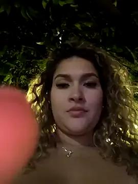 Sara_smiiith211 on StripChat 