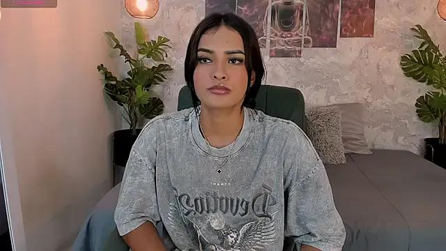 Saraylopez1 on StripChat 